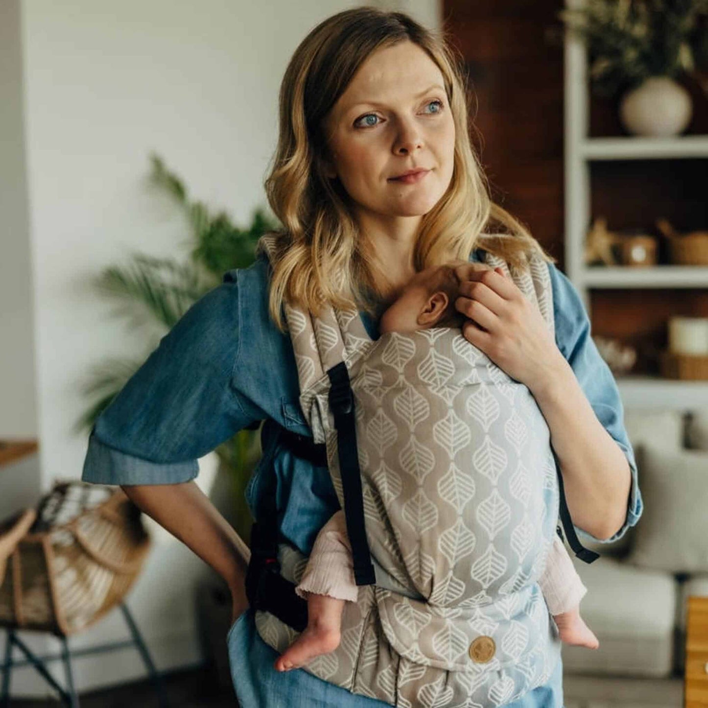 LennyLamb LennyLight Baby Carrier Jacquard Weave Petals Restful