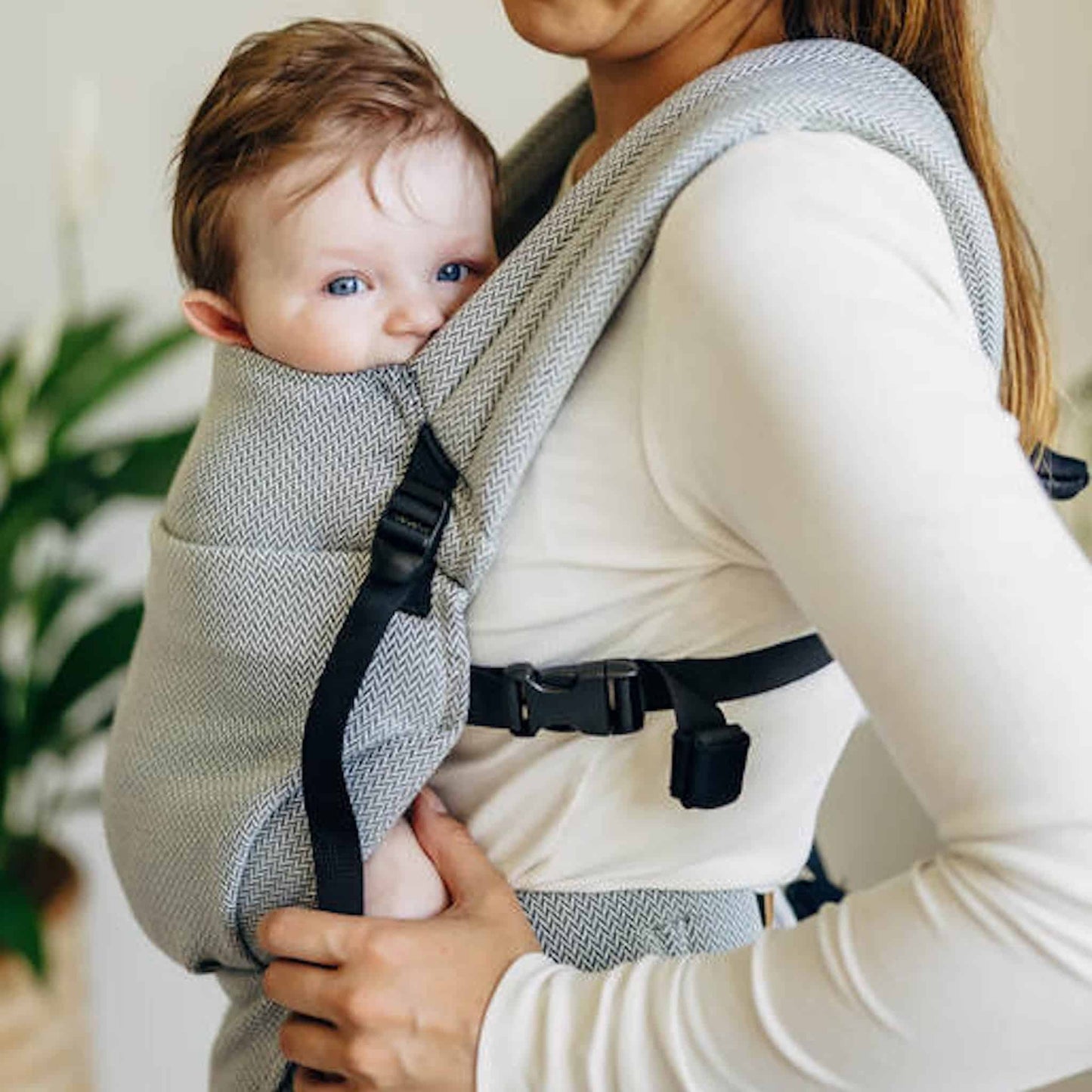 LennyLamb LennyLight Baby Carrier Side