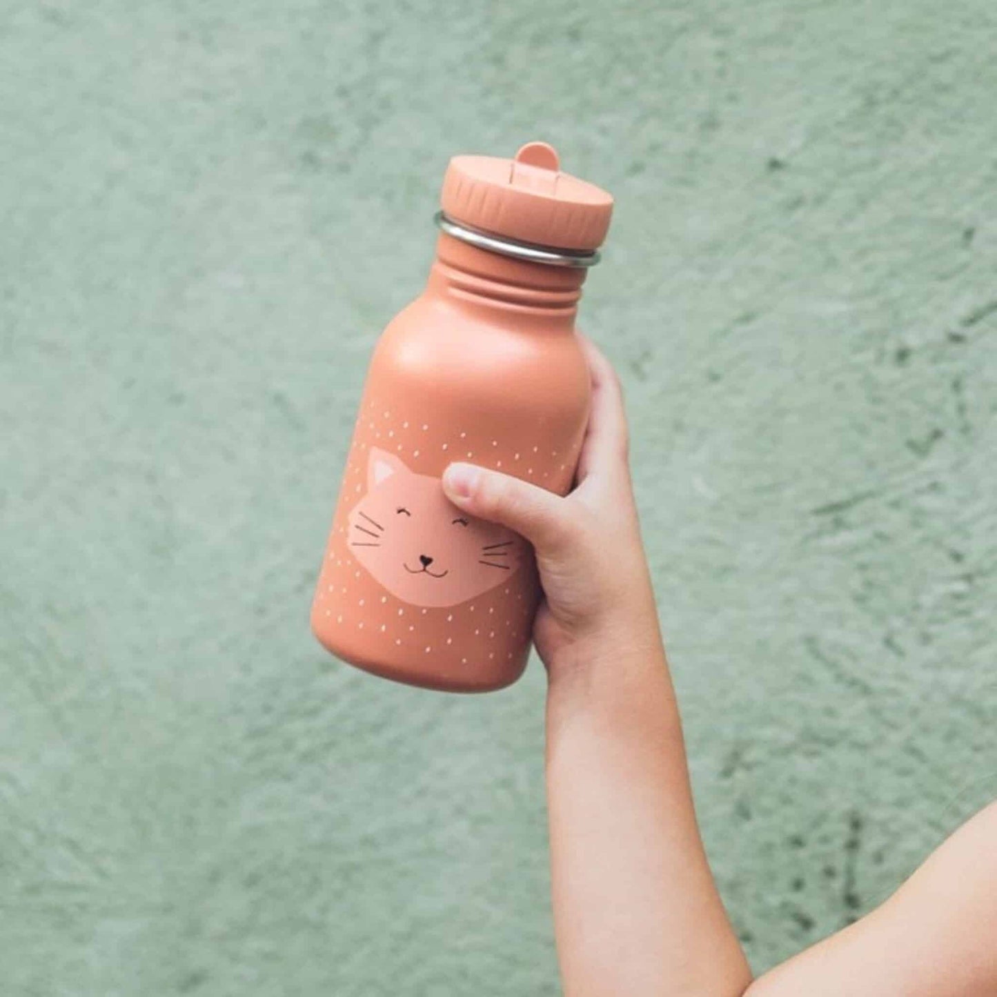 Trixie Water Bottle 350ml Lifestyle