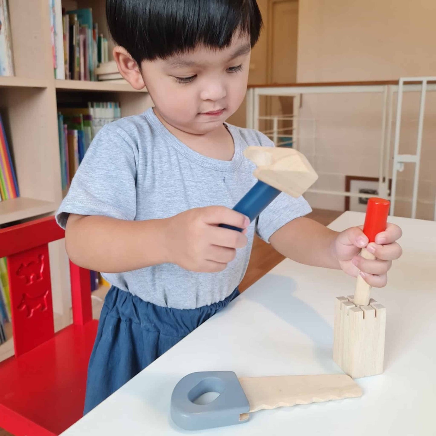 Plan Toys Handy Carpenter Set Hammering