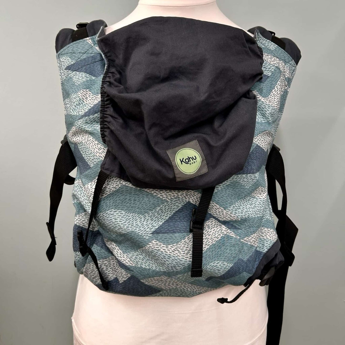KahuBaby Baby Carrier 03 Hills