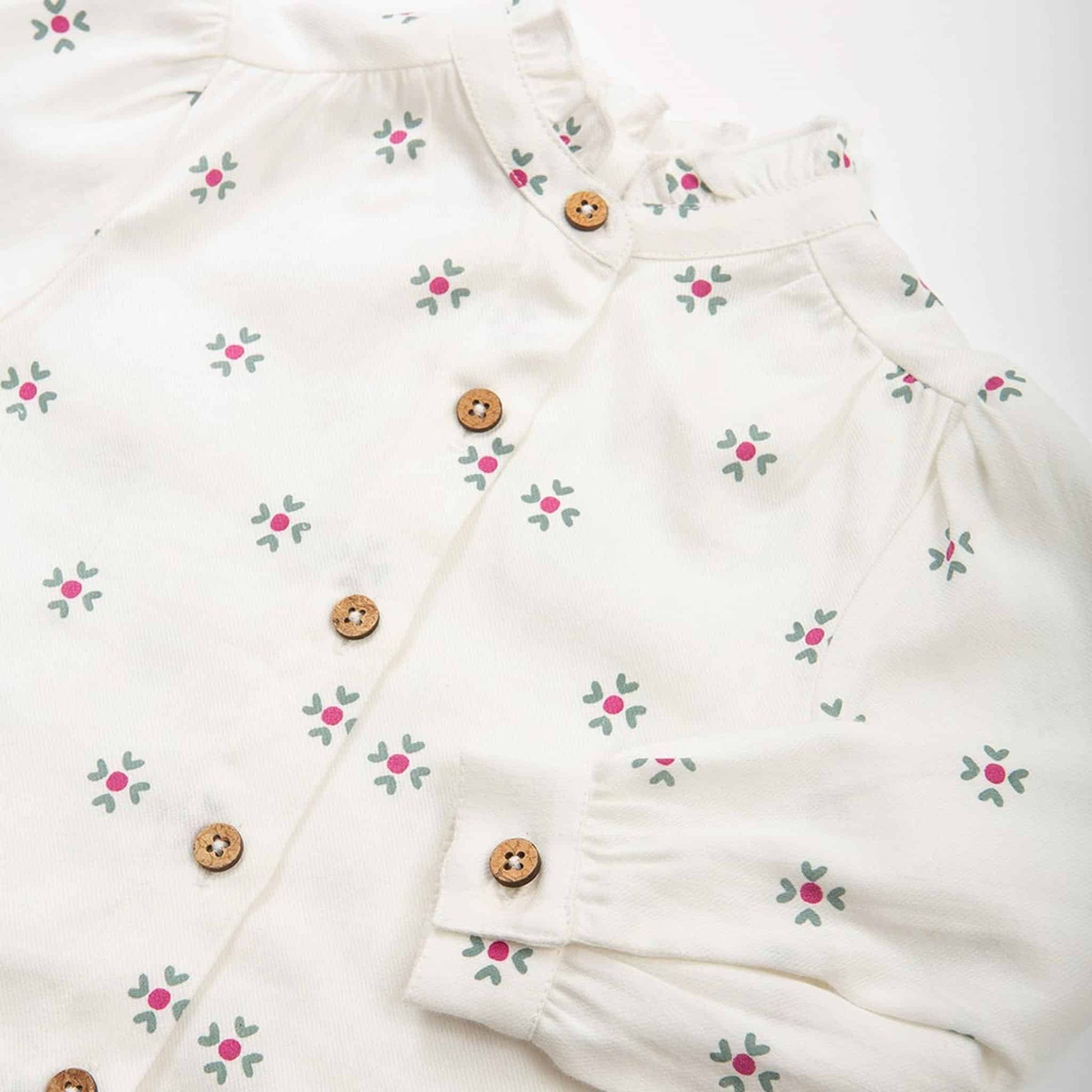 Kite Love Hug Blouse Close-up