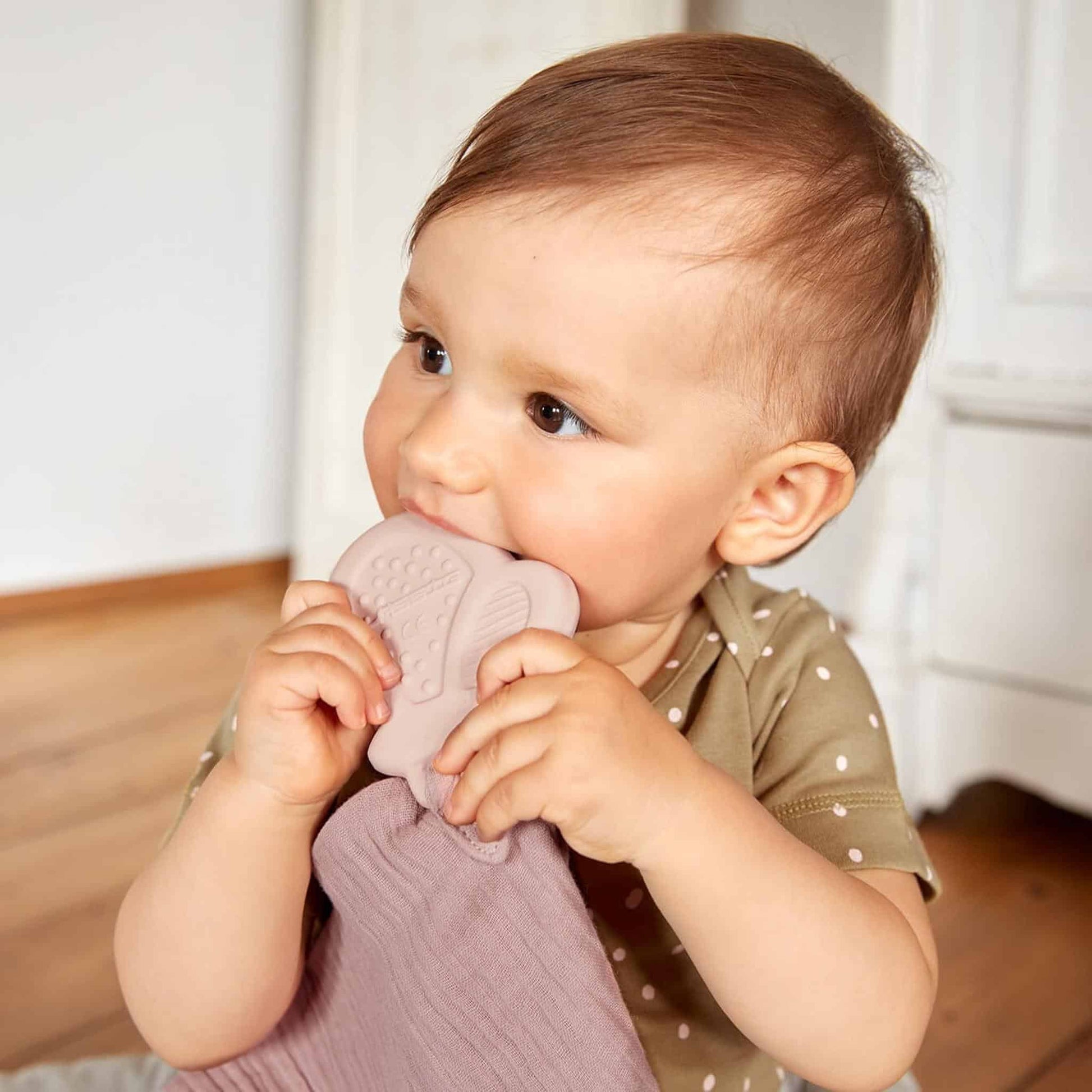 Lässig Natural Rubber Teether and Comforter Blanket Lifestyle