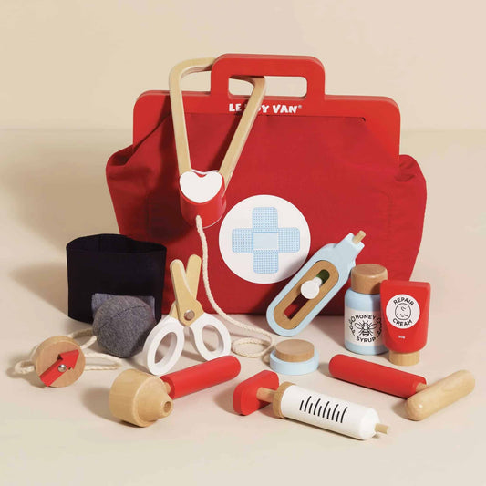 Le Toy Van Vintage Wooden Doctors Bag 9 Piece Set