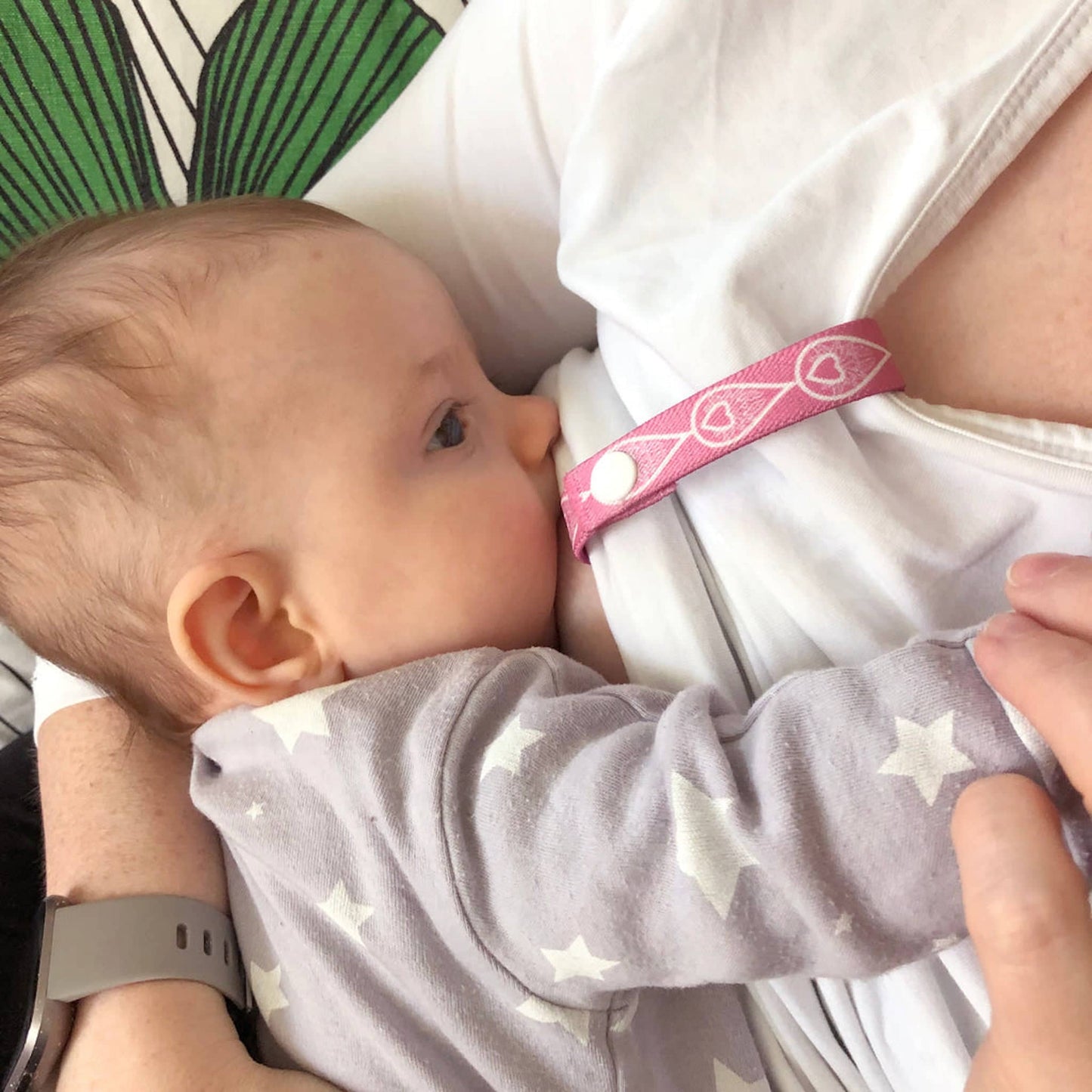 T & Belle Breastfeeding Clothing Clip 4